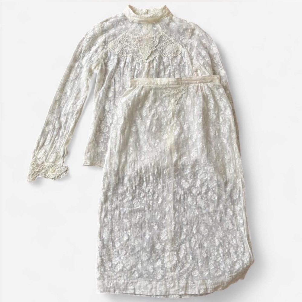 Elegant Lace Midi Dress in Cream